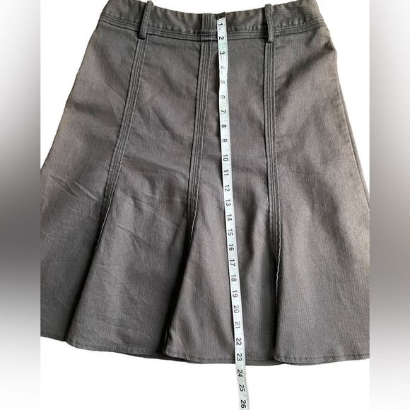 Larry Levine Stretch grey stonewashed denim skirt with belt loops Size 8 - Picture 6 of 7